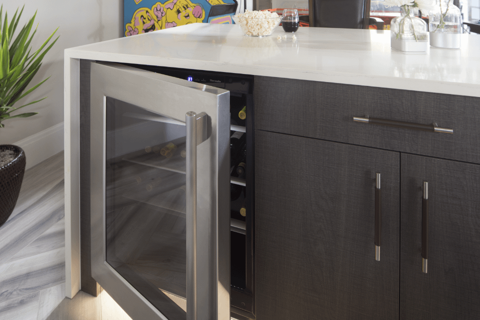 Door open alarm ensures your items stay cold.