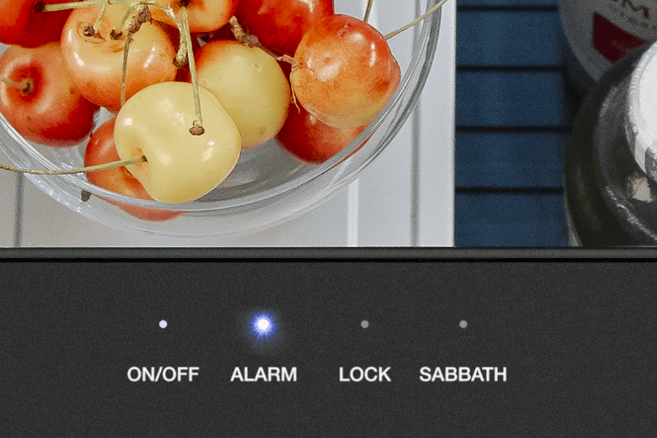Door open alarm ensures your items stay cold.