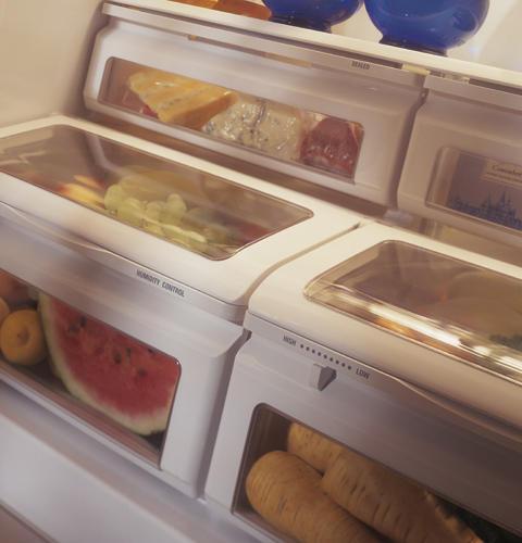 2 sealed deli pans with full-extension slides