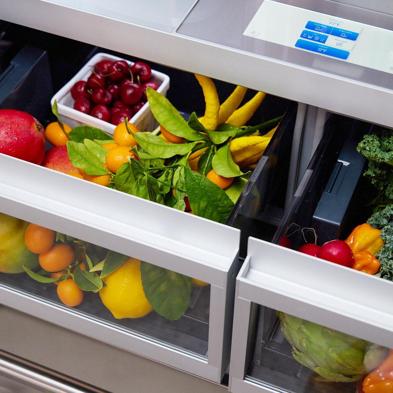 ThermaFresh Drawers keep fruits and vegetables fresh