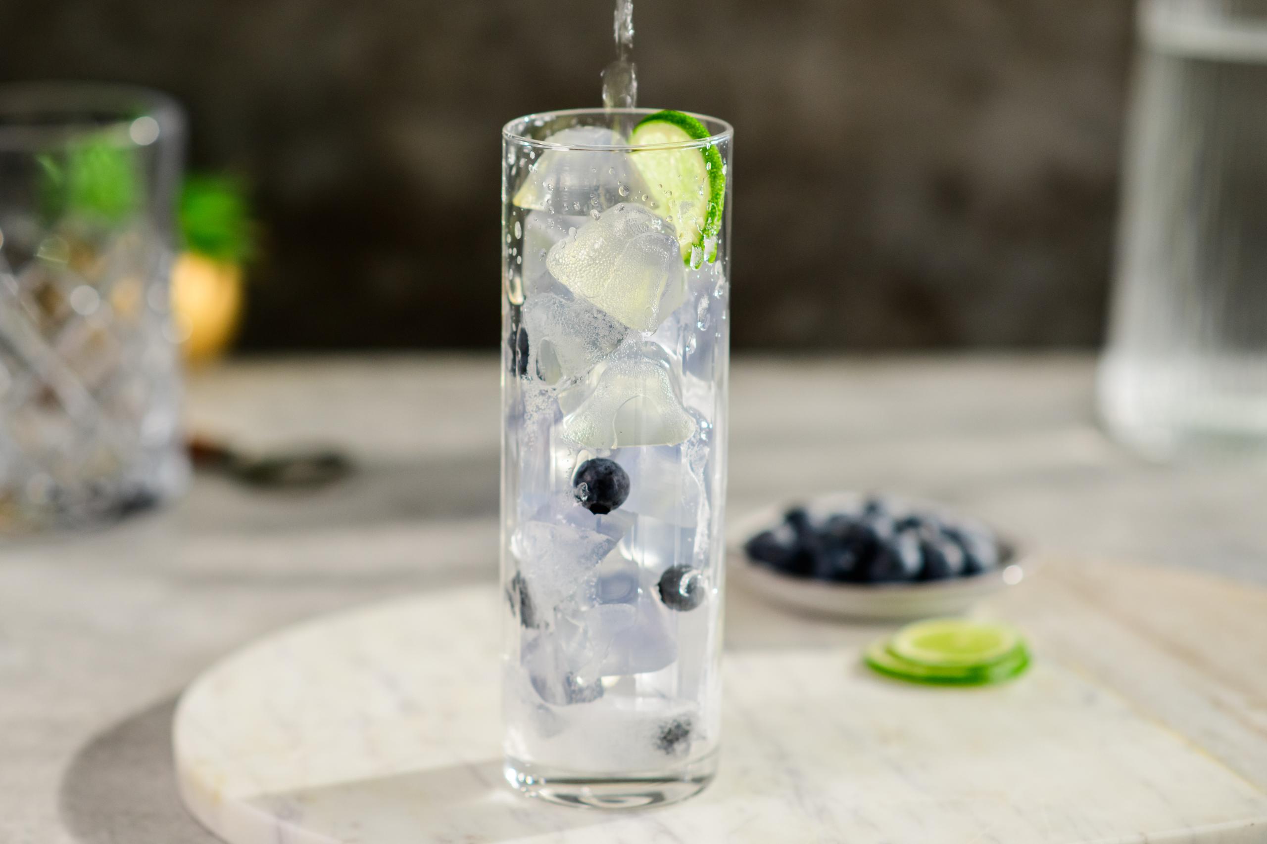 Diamond shaped ice for elevated beverages