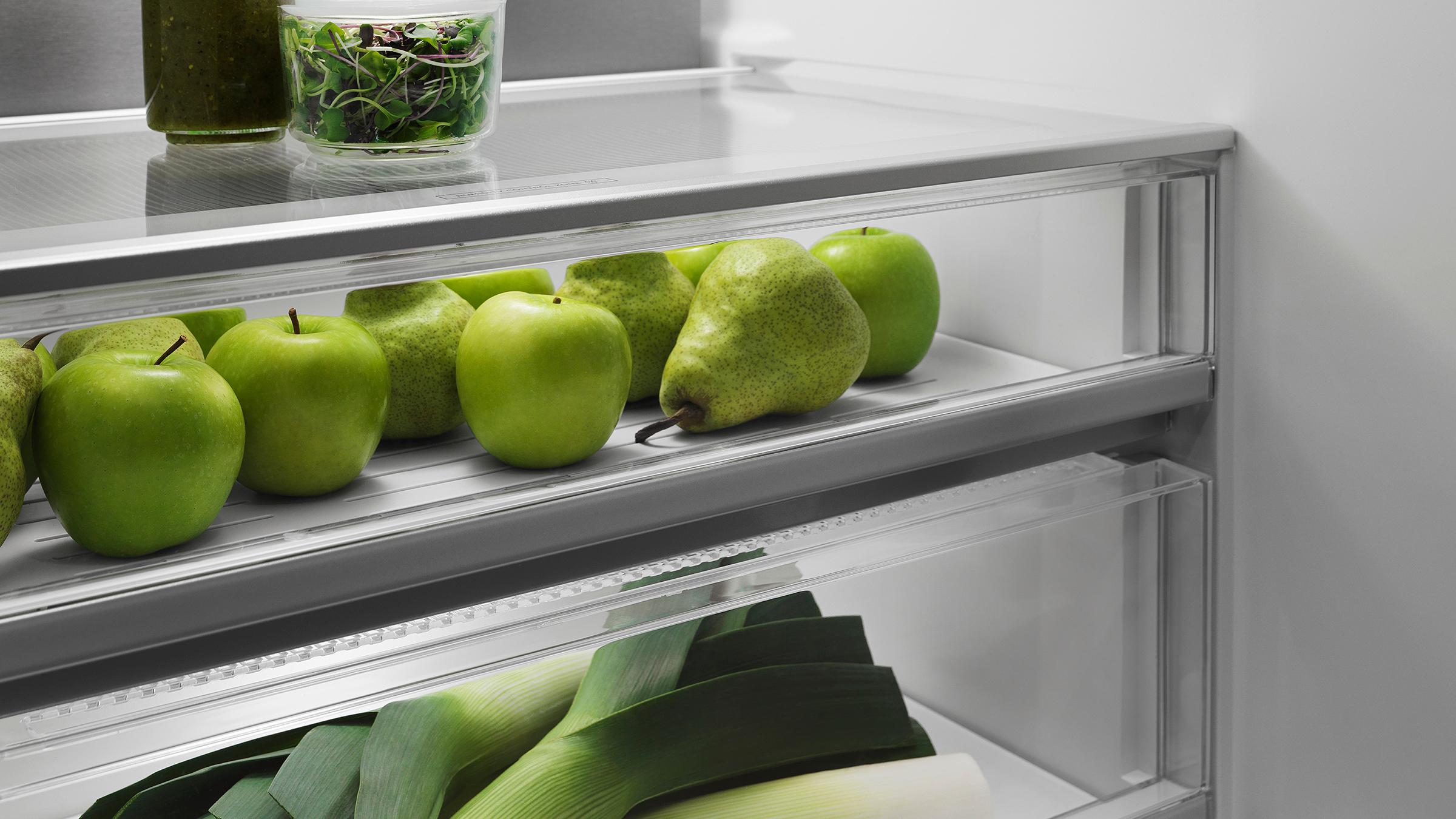 Dual humidity drawers
